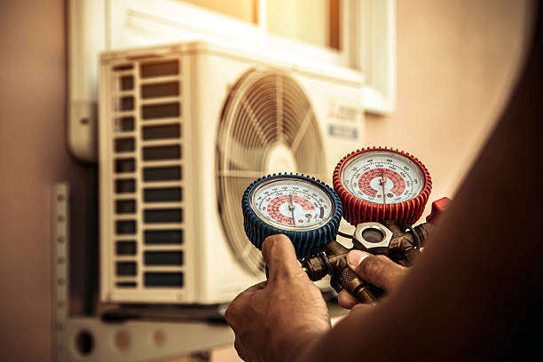 Professional Hvac technician working in Richland, MS